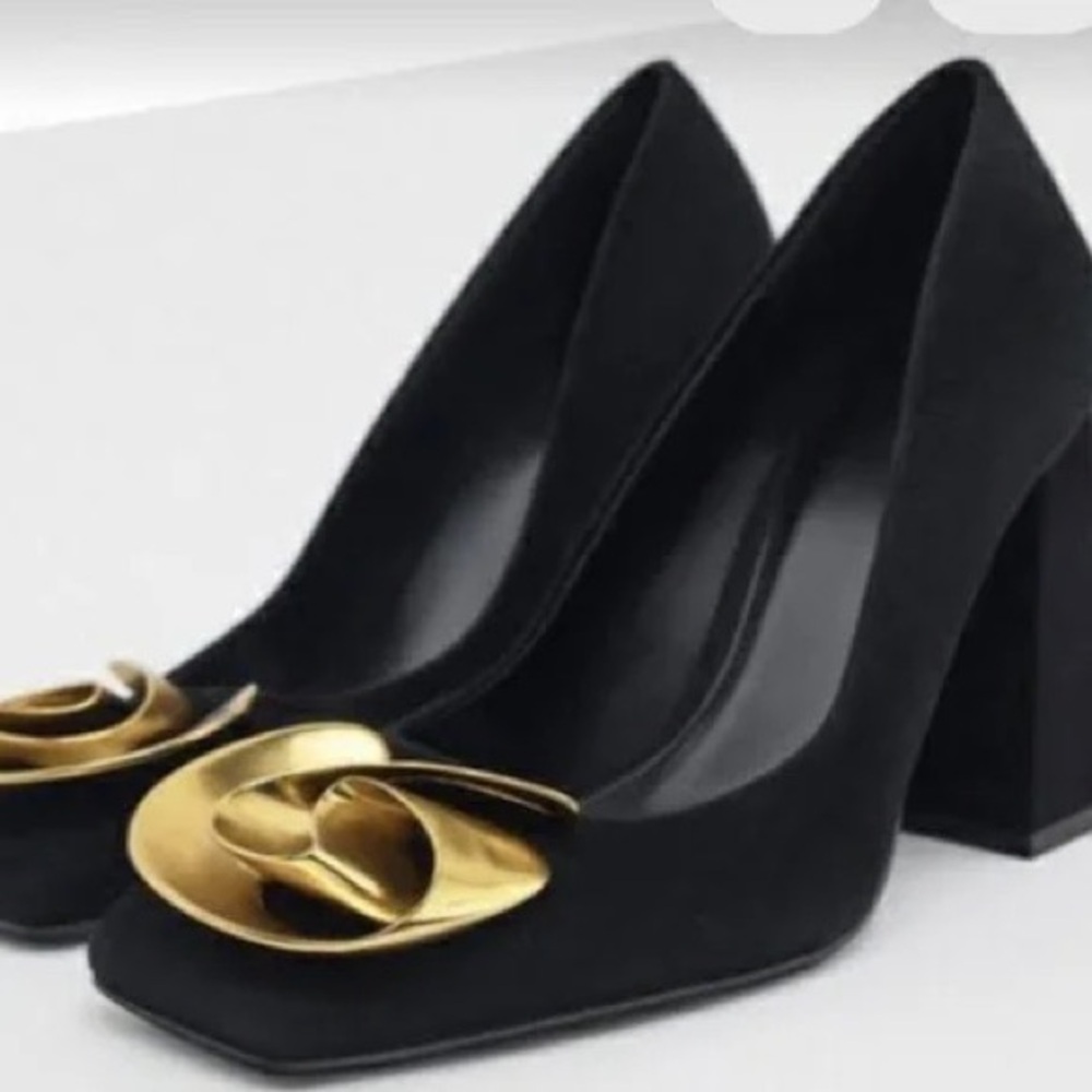 Nwt Zara blogger favorite metal flower suede shoes
